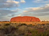 Uluṟu as the sun sets