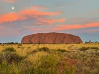 Uluṟu as the sun sets