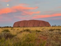 Uluṟu as the sun sets